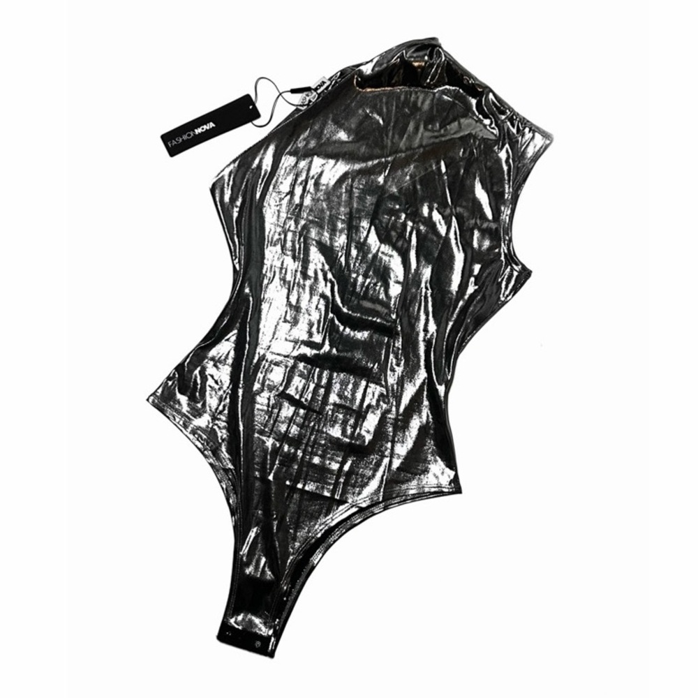 FASHION NOVA Metallic Silver One-Shoulder Bodysuit